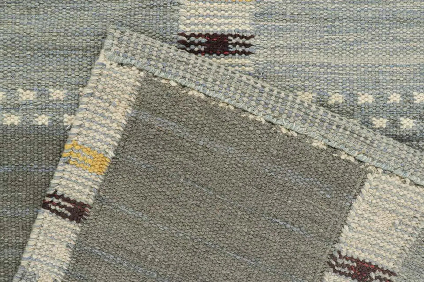 Anna Greta Sjoqvist Flatweave Carpet – Handwoven Wool Rug in Soft Greys | Scandinavian Style